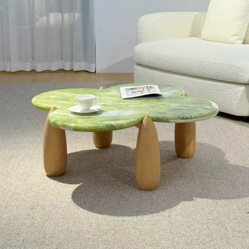 Tables basses colorées en bois