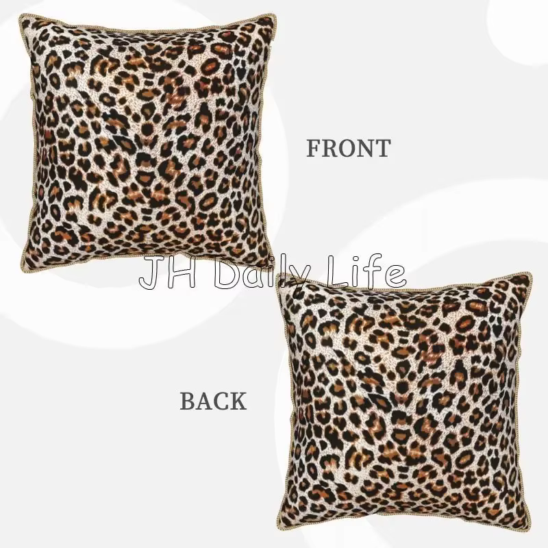 Housse de coussin en fausse fourrure imprimé léopard