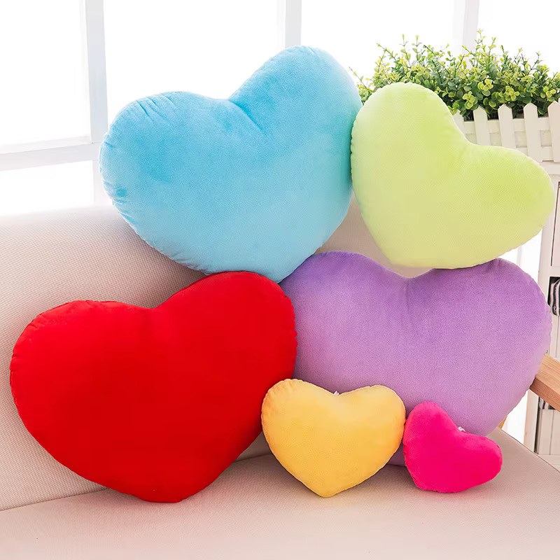 Oreiller en forme de cœur pour décoration de canapé