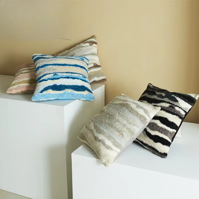 Housse de coussin en peluche léopard