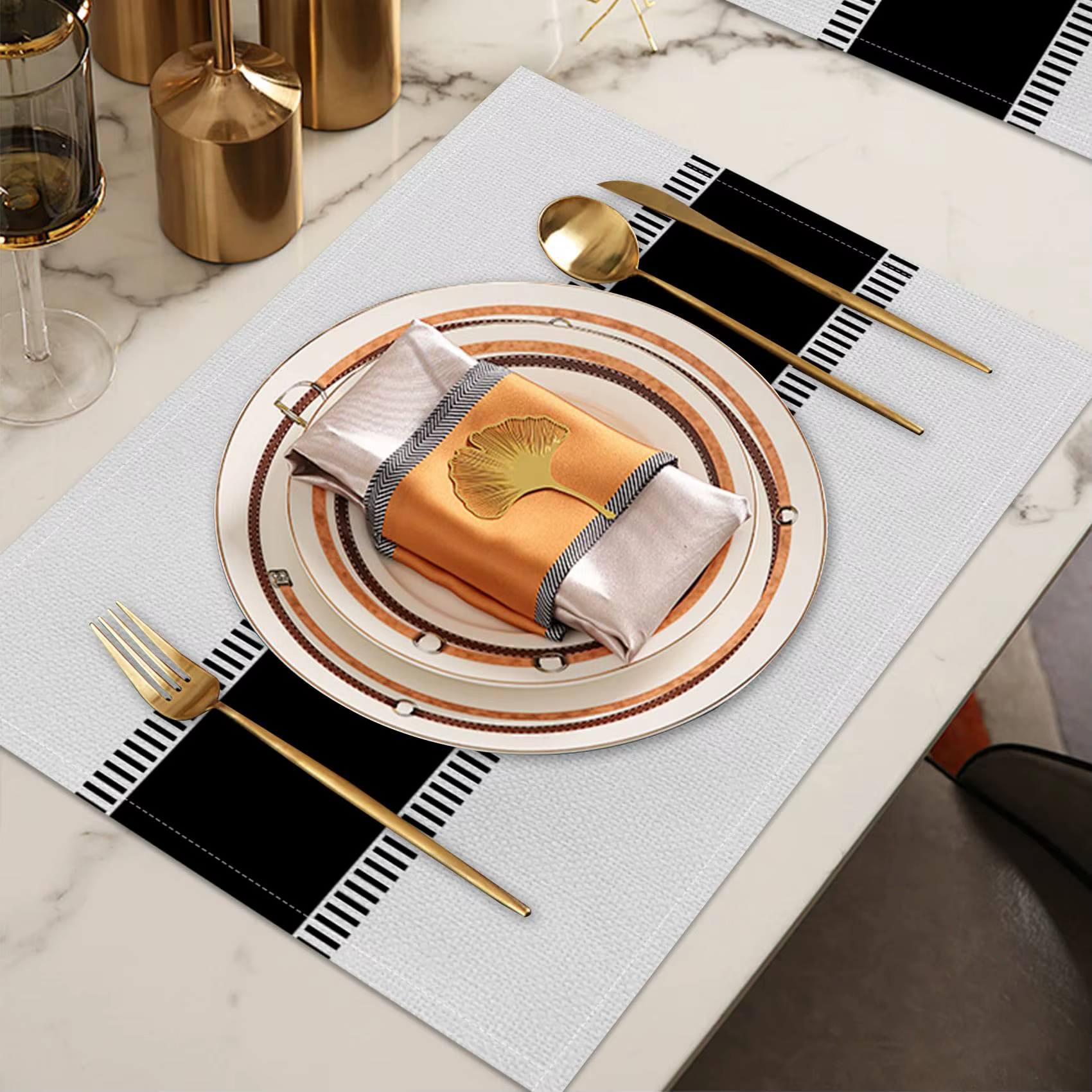 Ensemble de 4 sets de table décoratifs en lin noir et blanc