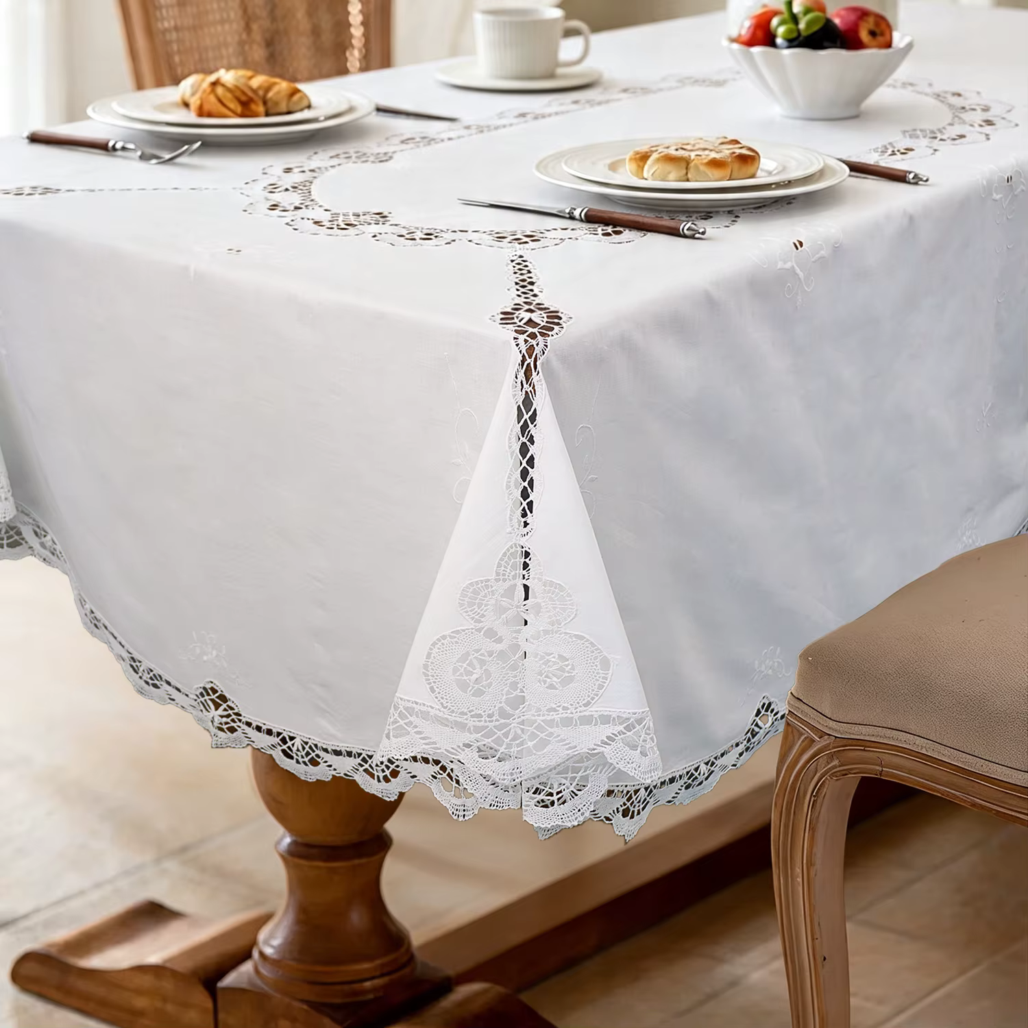 Nappe vintage en coton et lin avec dentelle crochetée faite à la main
