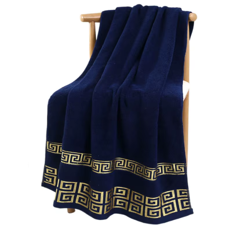 Grandes serviettes de bain bleues brodées 140x70cm