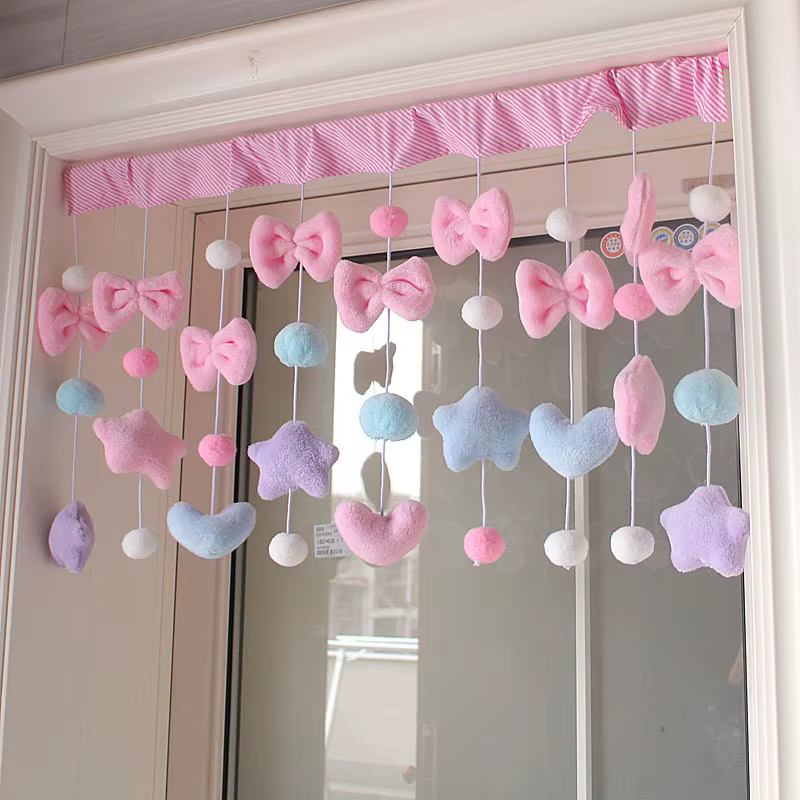 Rideau décoratif en forme de cœur avec nœud rose