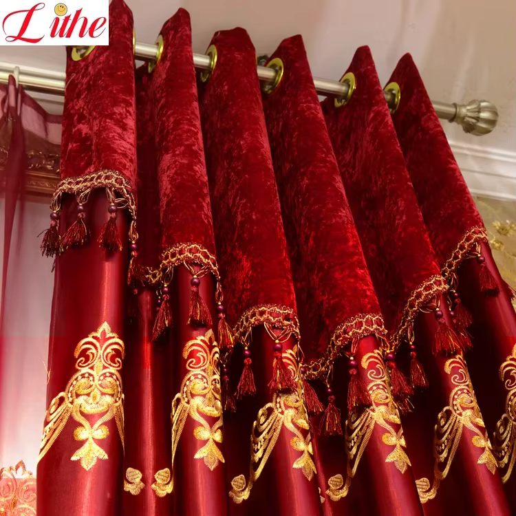 Rideau rouge simple et moderne pour salle de mariage