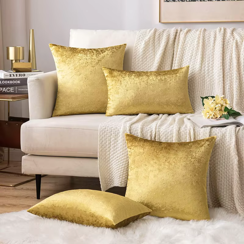 Housse de coussin carrée en velours doré