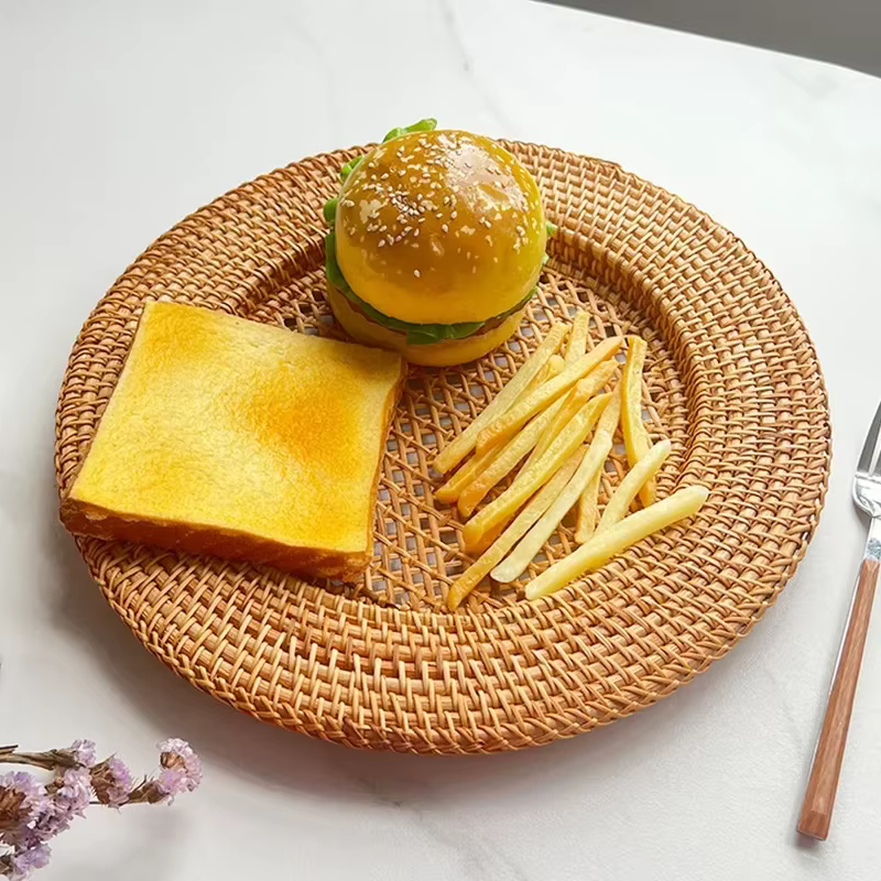Assiette en rotin naturel faite à la main de 13 pouces
