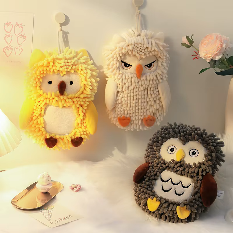 Serviette à main en chenille hibou de dessin animé avec boules duveteuses