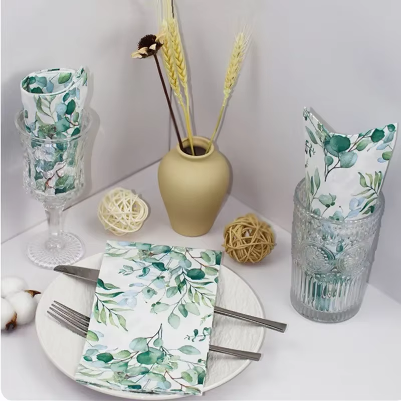 Serviettes jetables imprimées feuilles vertes 33x40cm