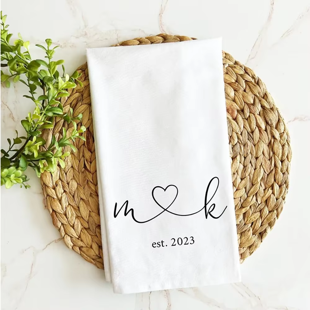 Serviette à thé avec initiales personnalisées et cœur