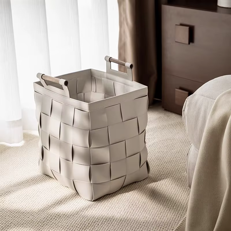 Panier à linge tissé en cuir