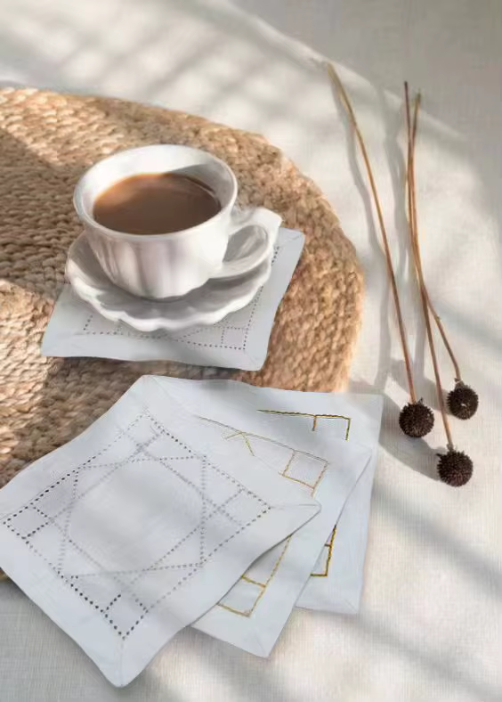 Serviettes de cocktail en lin pur blanc brodé de luxe 6''x6'' Cadeau élégant pour la décoration de la maison et les réceptions