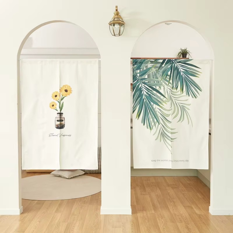 Petites tentures de porte fraîches et élégantes